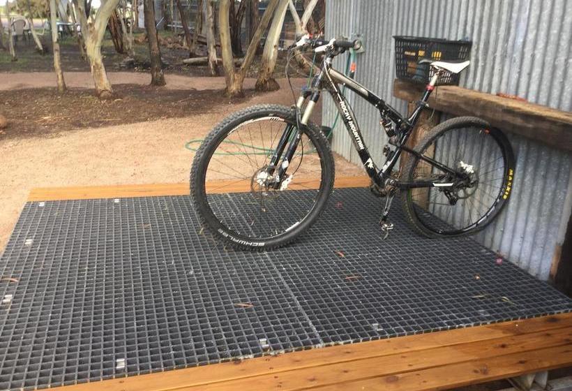 Мотель Under The Mount