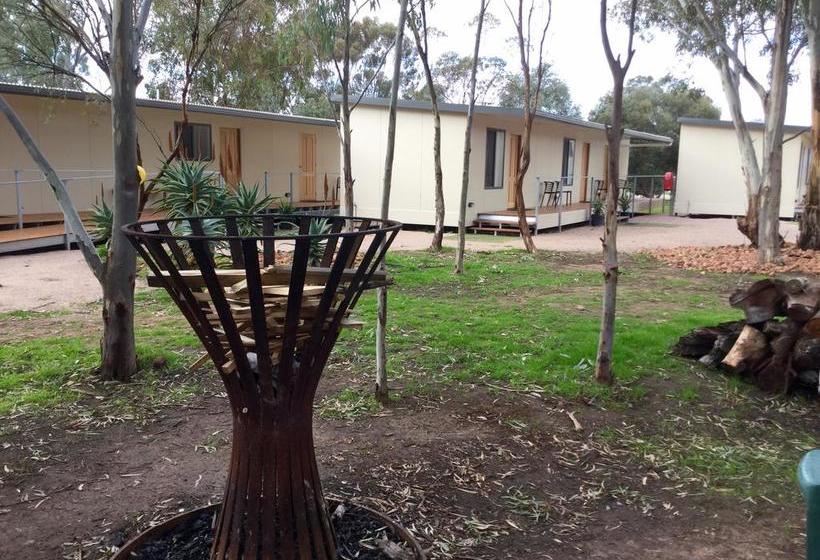 Мотель Under The Mount