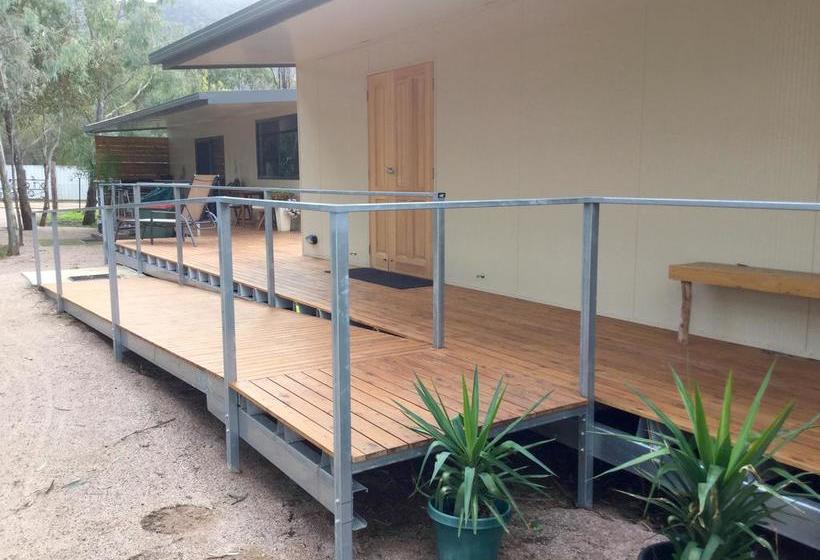 Мотель Under The Mount