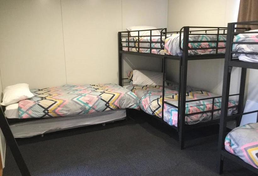 Мотель Under The Mount