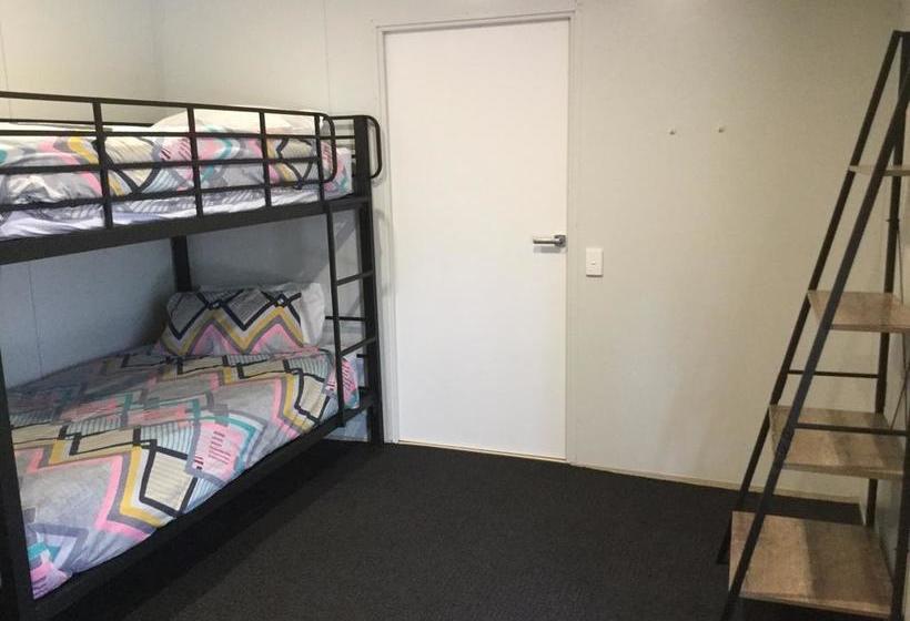 Мотель Under The Mount