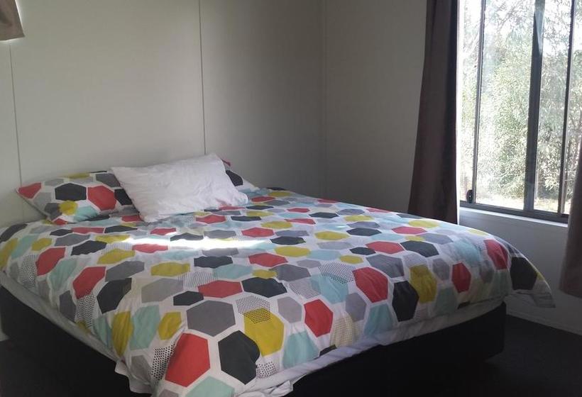 Мотель Under The Mount