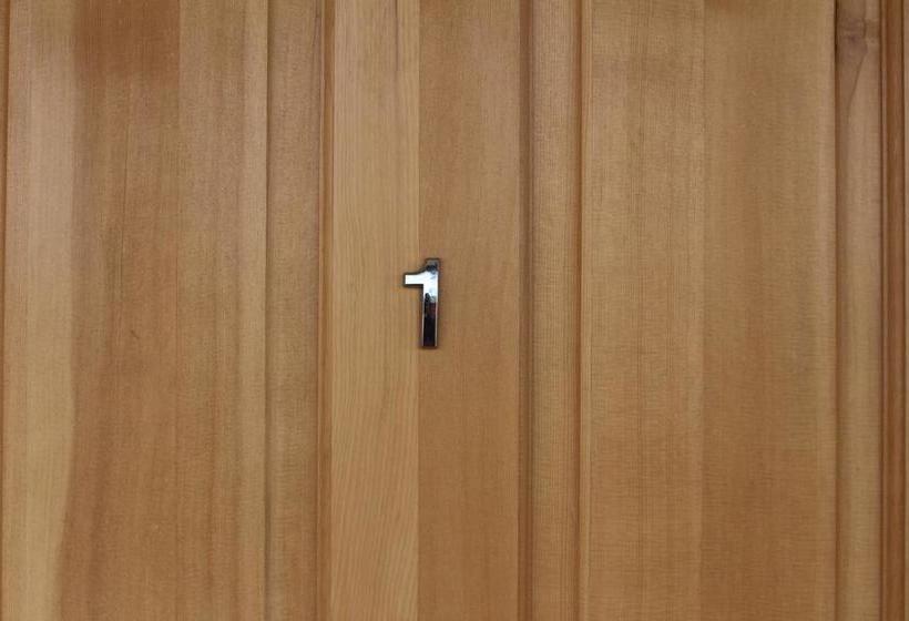 Мотель Under The Mount