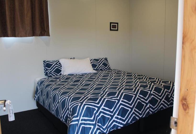 Мотель Under The Mount