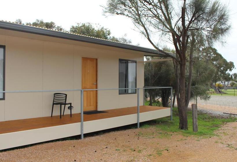 Мотель Under The Mount