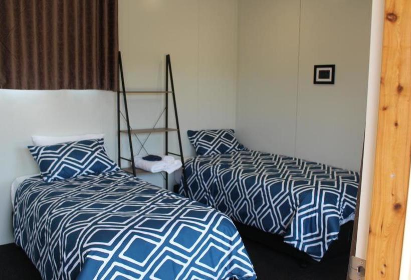 Мотель Under The Mount