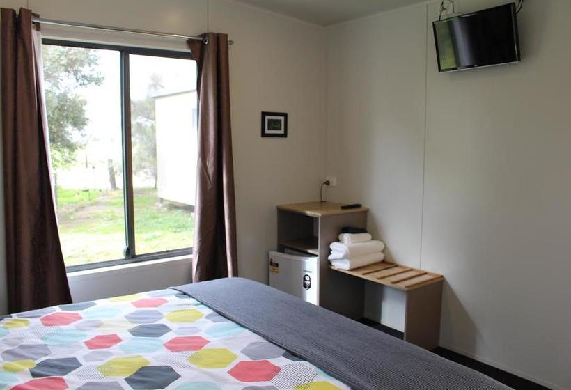 Мотель Under The Mount