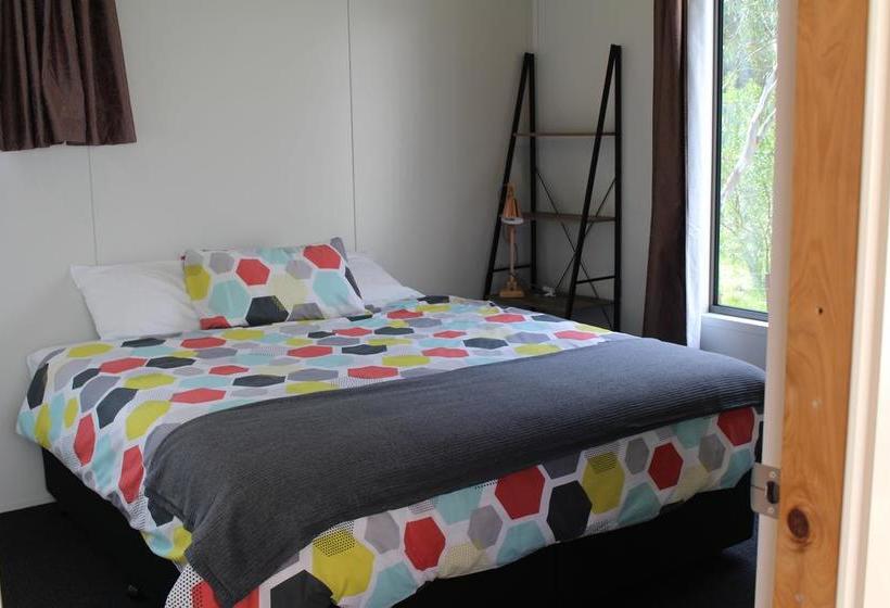 Мотель Under The Mount