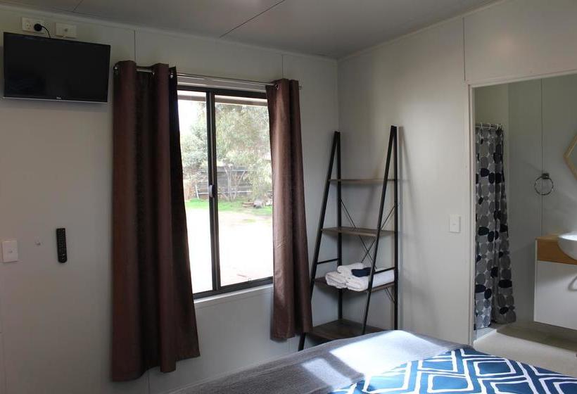 Мотель Under The Mount