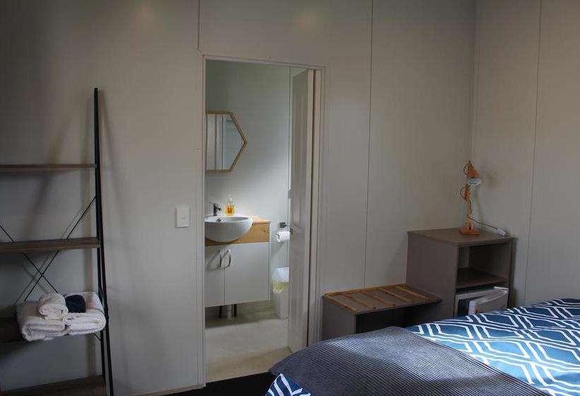 Мотель Under The Mount