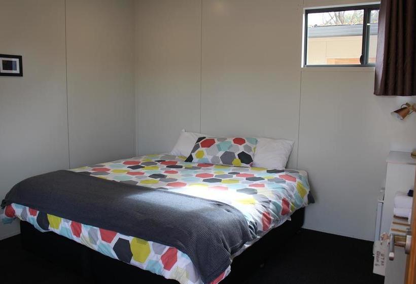 Мотель Under The Mount