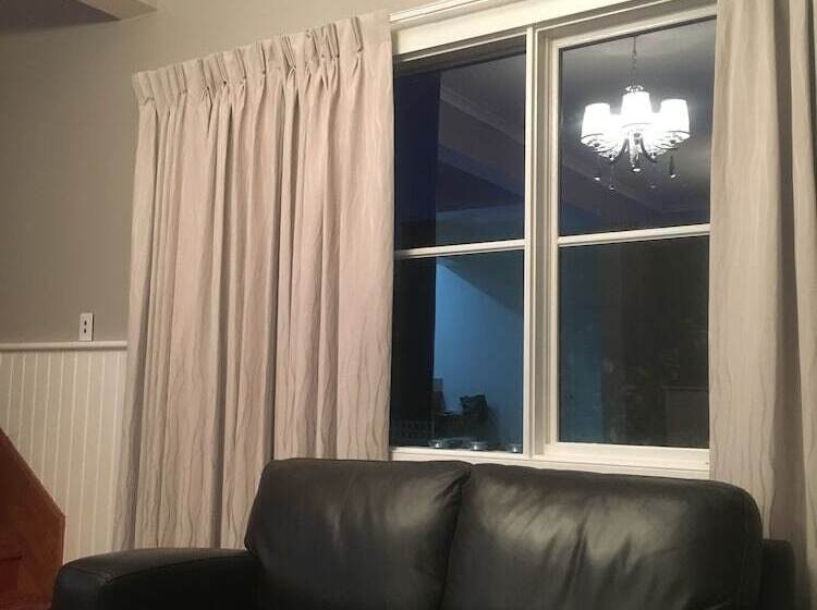 Noah's Stanley Luxury Bed And Breakfast