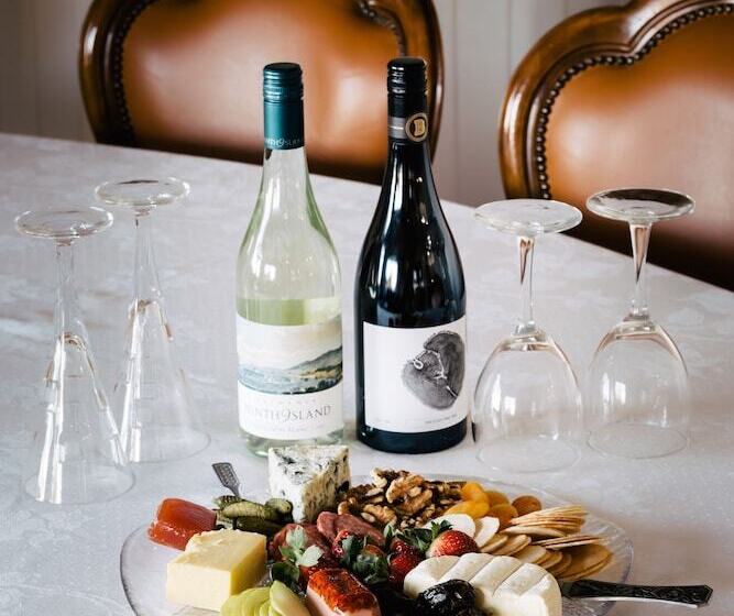 Noah's Stanley Luxury Bed And Breakfast