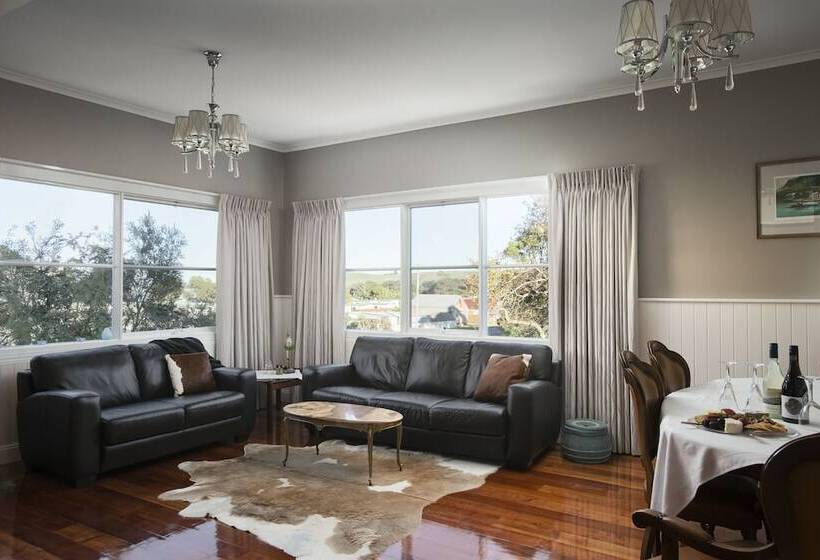 Noah's Stanley Luxury Bed And Breakfast