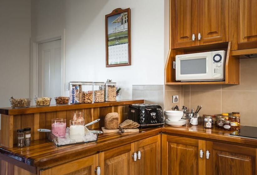 Noah's Stanley Luxury Bed And Breakfast