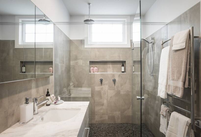 Noah's Stanley Luxury Bed And Breakfast