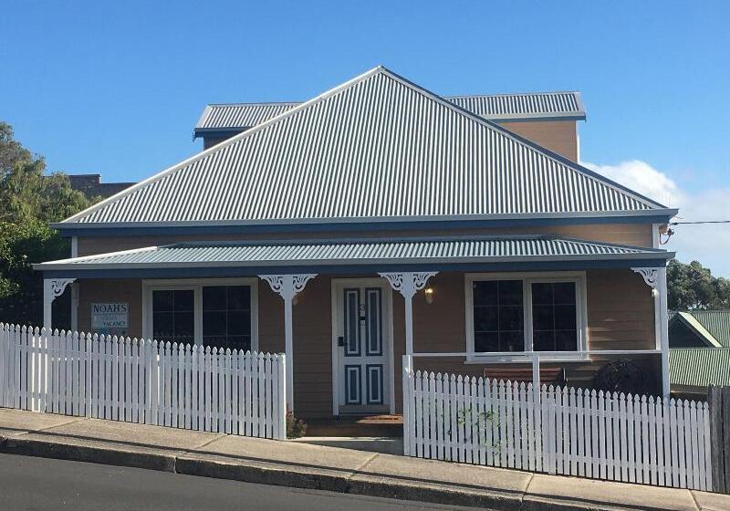 Noah's Stanley Luxury Bed And Breakfast