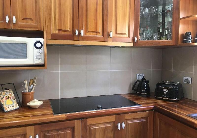 Noah's Stanley Luxury Bed And Breakfast