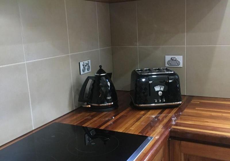 Noah's Stanley Luxury Bed And Breakfast