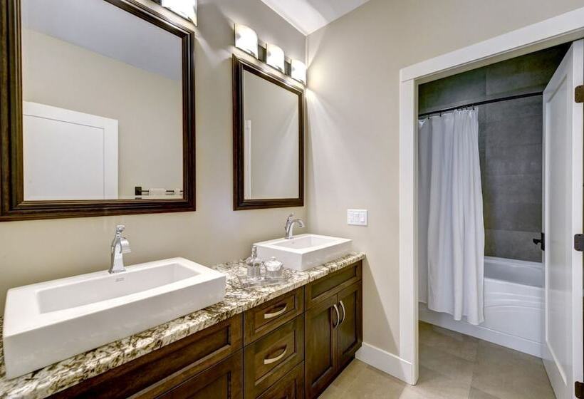 Teehouse Bed And Breakfast