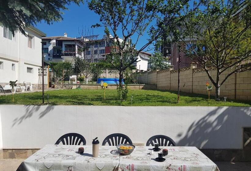 Trakata Villa Apartments