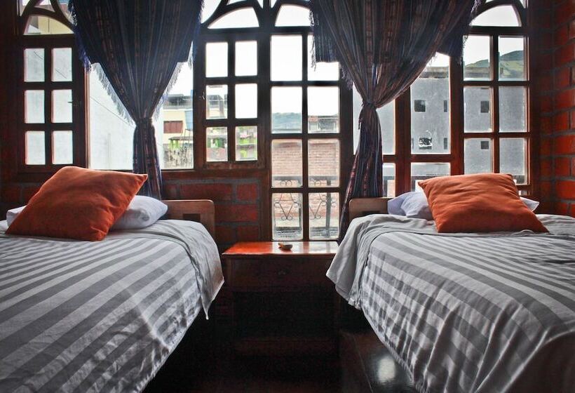 هتل Erupcion Backpackers Hostel