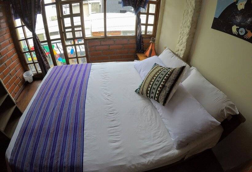 هتل Erupcion Backpackers Hostel