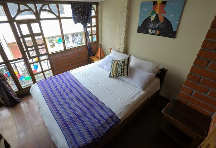 هتل Erupcion Backpackers Hostel