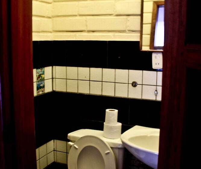 هتل Erupcion Backpackers Hostel