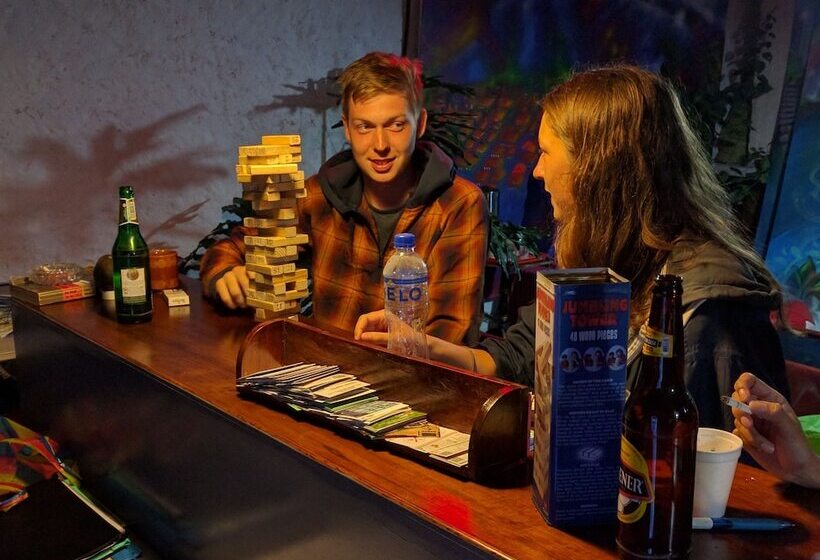 هتل Erupcion Backpackers Hostel