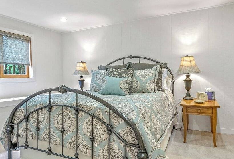 12 Oaks Romantic Escape For 2