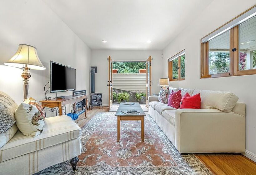 12 Oaks Romantic Escape For 2