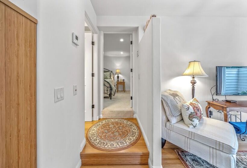 12 Oaks Romantic Escape For 2