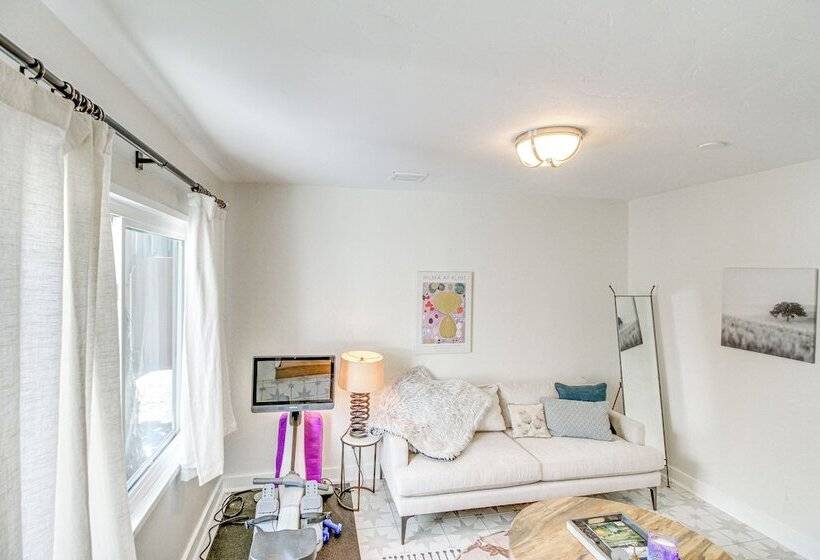 Albuquerque Adobe Cottage: Yard, Walkable Area