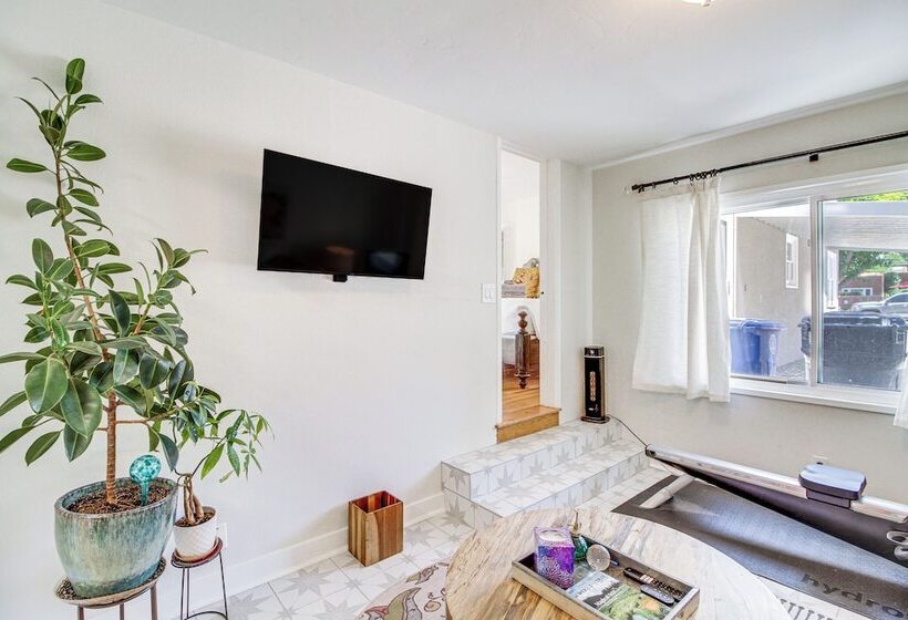 Albuquerque Adobe Cottage: Yard, Walkable Area