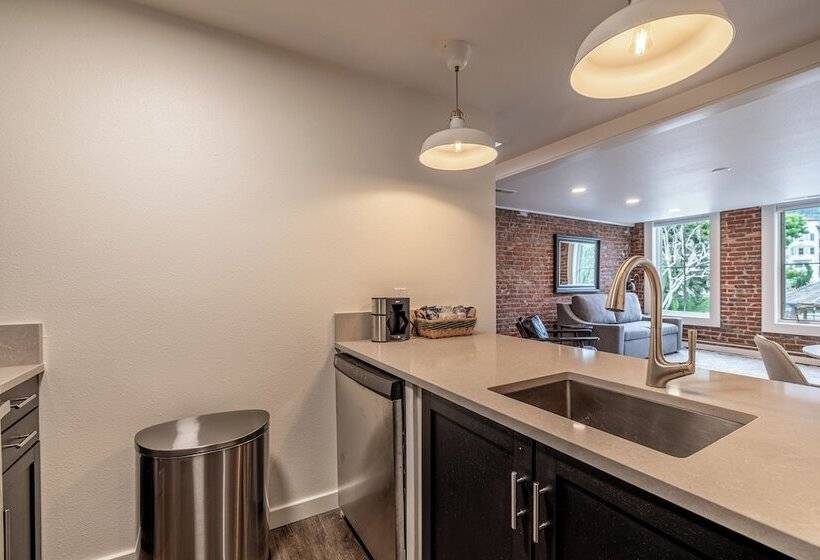 Bavarian Lodge Suites