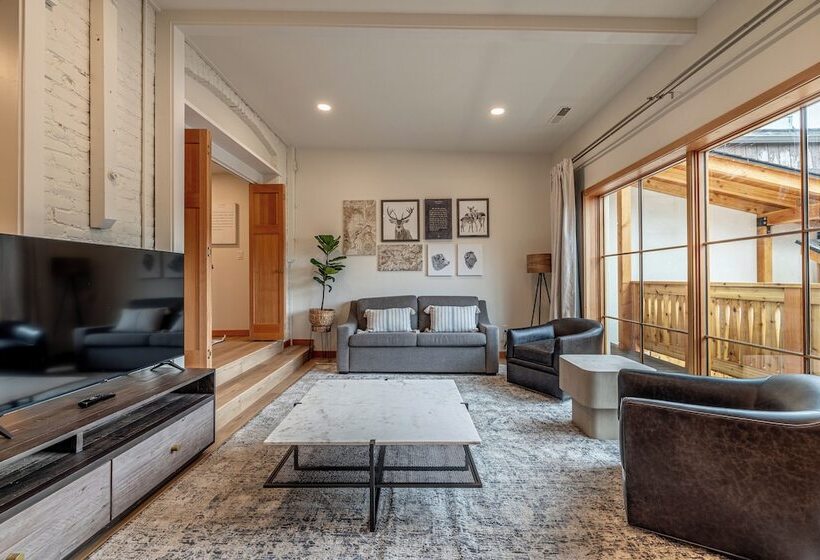 Bavarian Lodge Suites