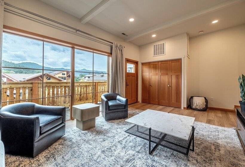 Bavarian Lodge Suites