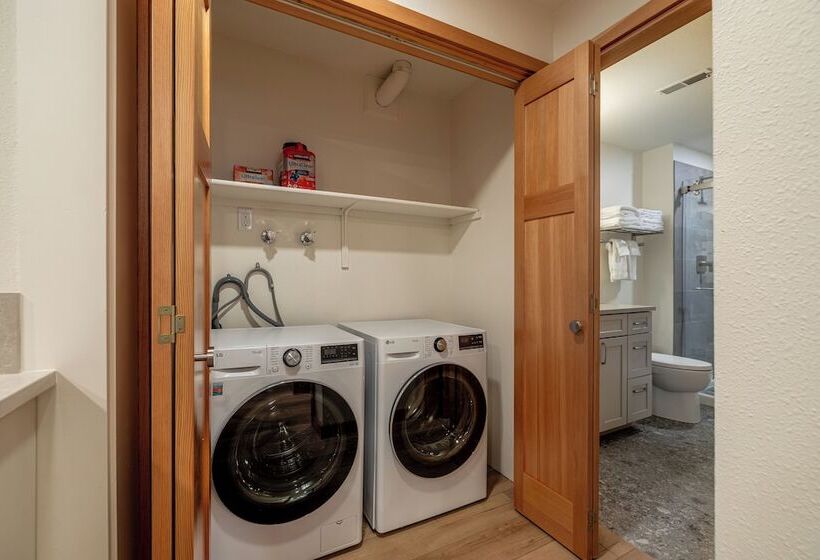 Bavarian Lodge Suites