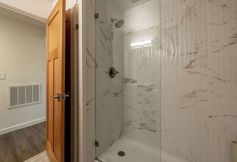 Bavarian Lodge Suites