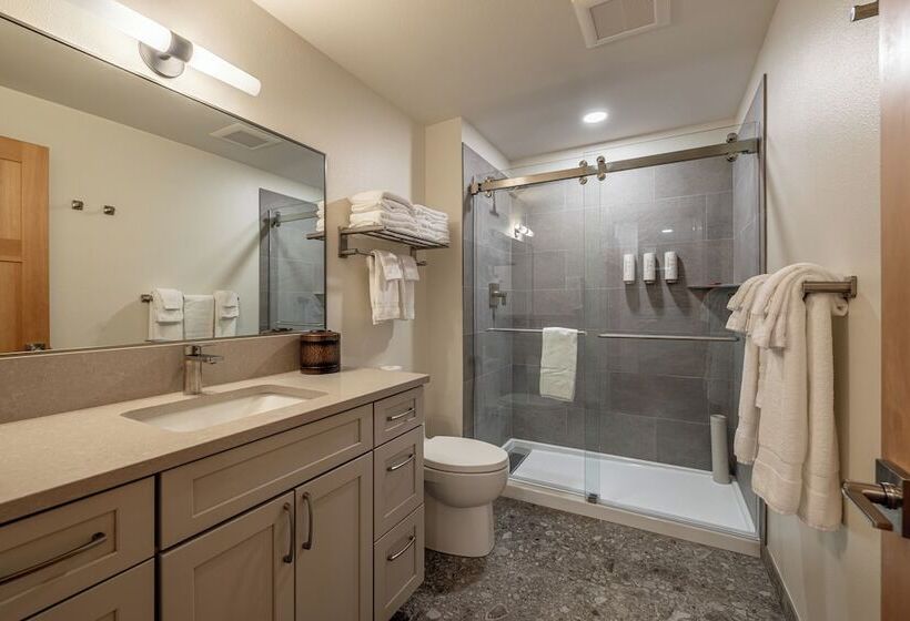 Bavarian Lodge Suites