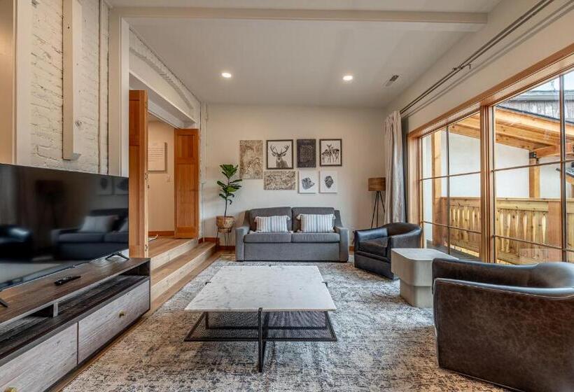 Bavarian Lodge Suites