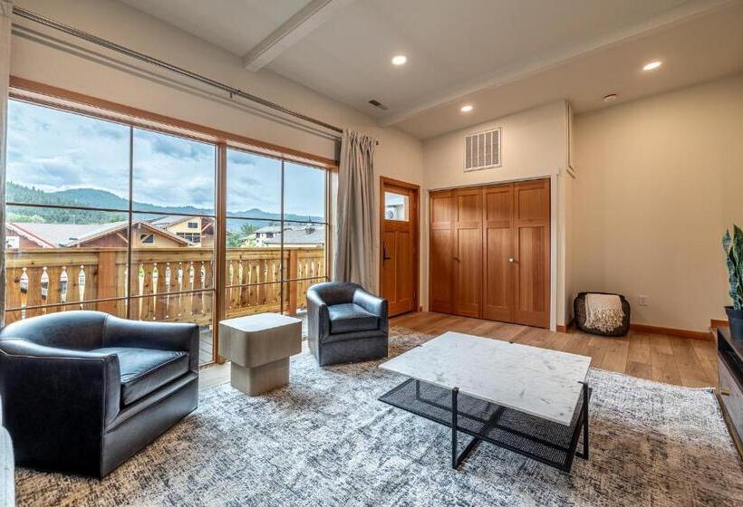 Bavarian Lodge Suites