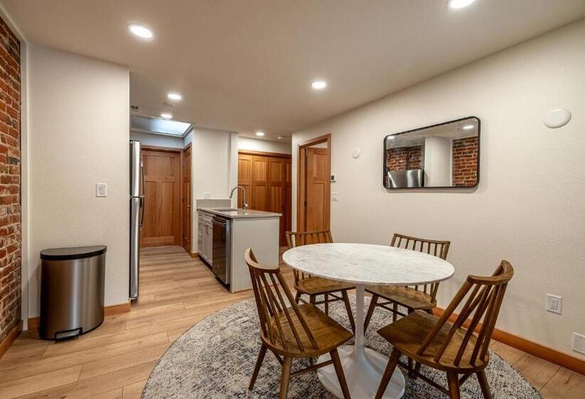 Bavarian Lodge Suites