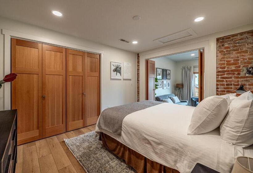 Bavarian Lodge Suites