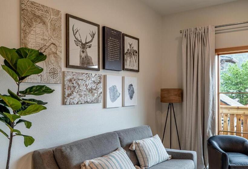 Bavarian Lodge Suites