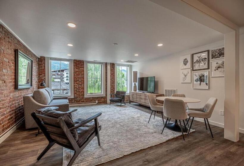 Bavarian Lodge Suites