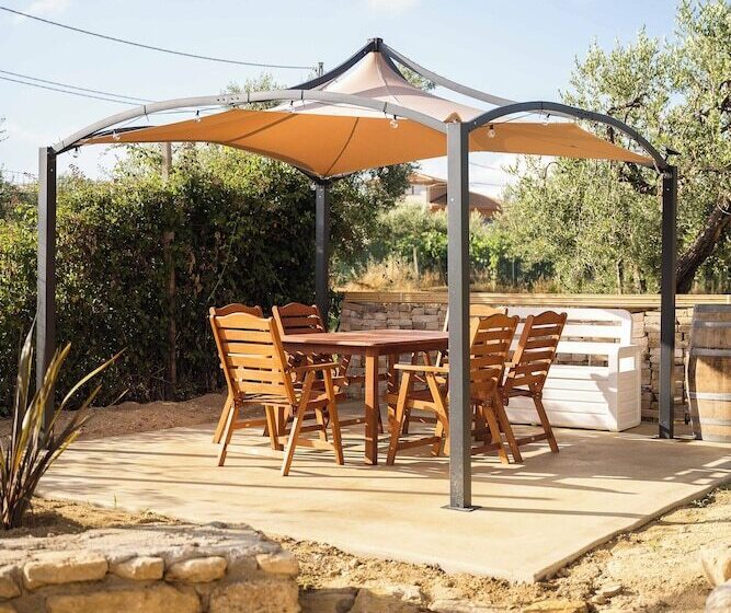 مبيت وإفطار Borgo Del Marchese