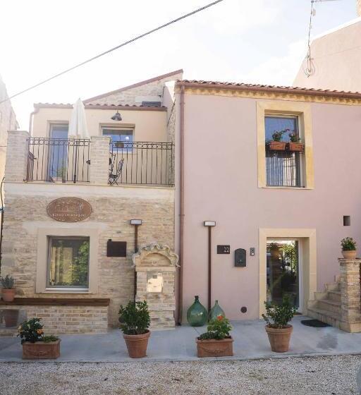 مبيت وإفطار Borgo Del Marchese