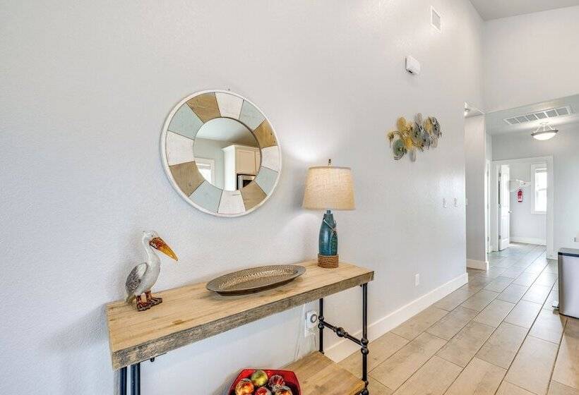 1 Mi To Beach Access: Coastal Port Aransas Home